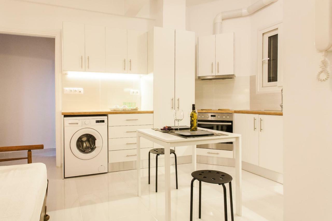 Classy Private Double Rooms In Apartment Next To Acropolis Афины Экстерьер фото
