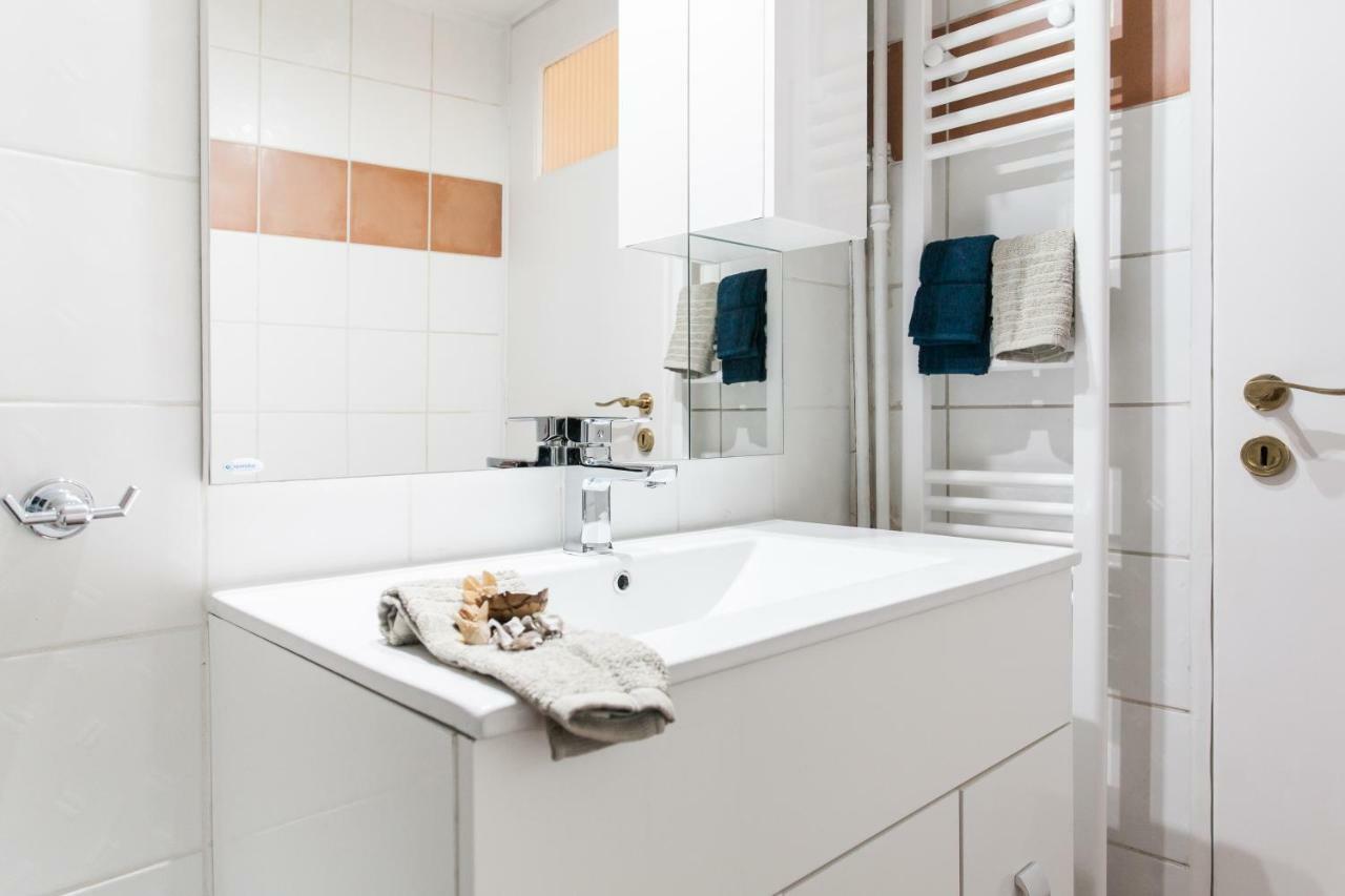 Classy Private Double Rooms In Apartment Next To Acropolis Афины Экстерьер фото